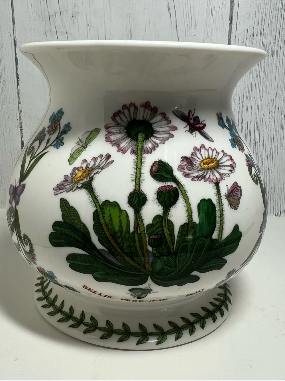 Botanical Floral Ceramic Dish with Daisies for Burning Scented Wax